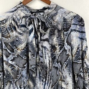 Karen Kane Women XS Blouse Snakeskin Long Slv Lightweight Keyhole Neck With Tie